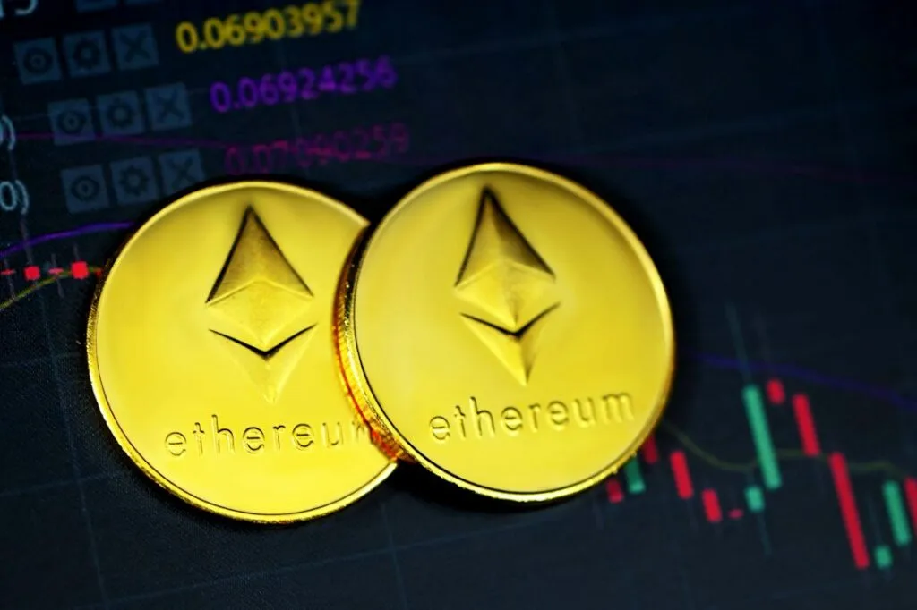 Photo Bitcoin vs Ethereum comparison infographic