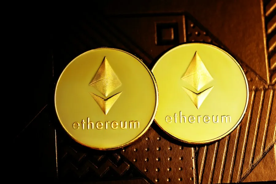 Photo Bitcoin vs Ethereum comparison infographic