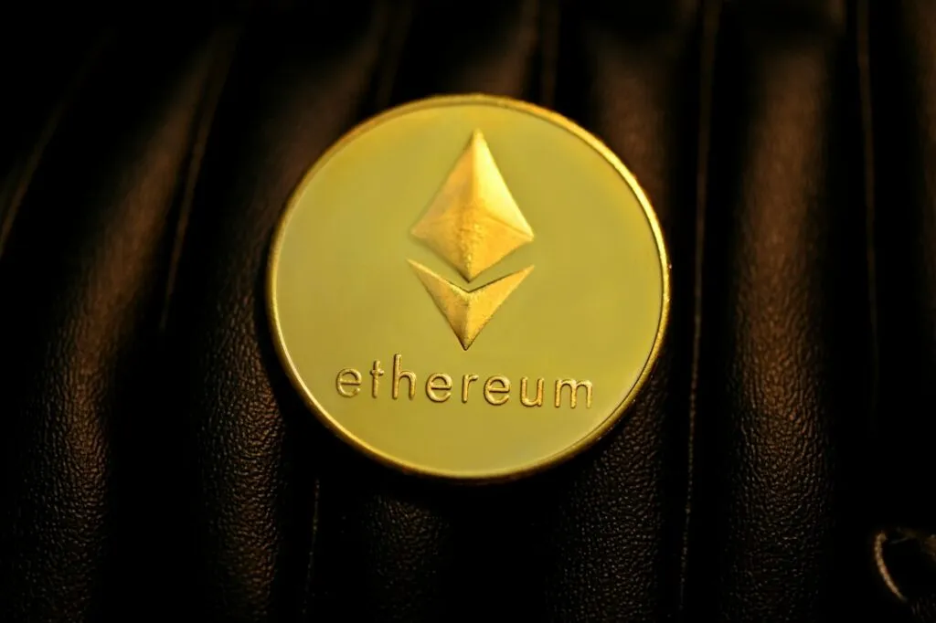Photo Bitcoin vs Ethereum differences mistakes